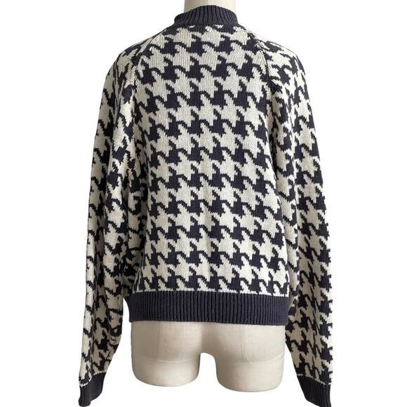 Vintage Gray & Cream Houndstooth Cardigan Sweater – Cozy Streetwear Style - Picture 6 of 6